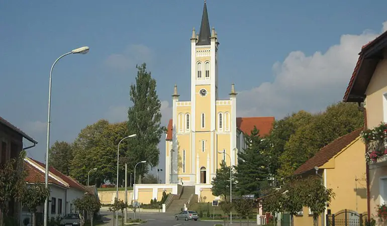 Crkva Uznesenja Blazene Djevice Marije na nebo u Molvama